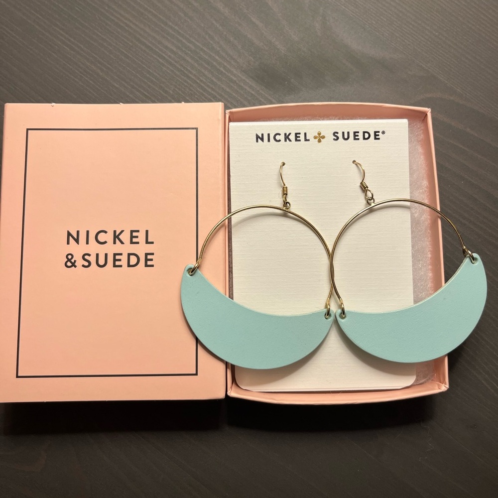 NIB Nickel & Suede Mint Asters - Size M